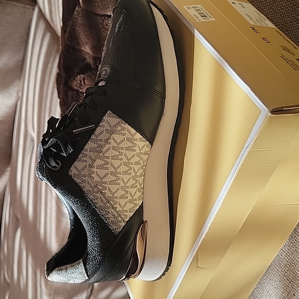 Michael Michael Kors Billie Trainer - Picture 5 of 6